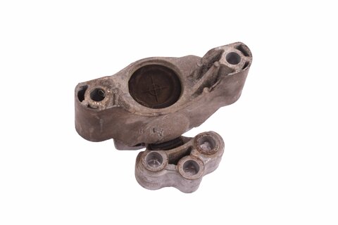 Zavesenie motora predné