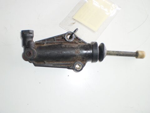 Pomocný spojkový valec