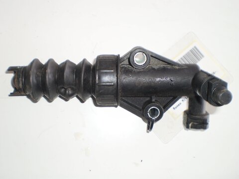 Pomocný spojkový valec 55183442