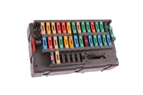 Poistková skrinka pri motore