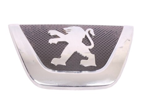 Znak prednej masky 7415A104