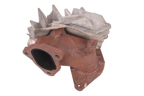 Výfukové koleno s tepelným štítom