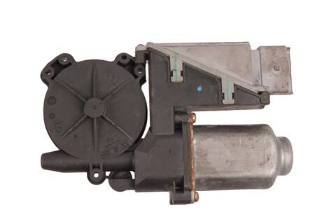 Elektrický motorček pravej zadnej sťahovačky 9224A4