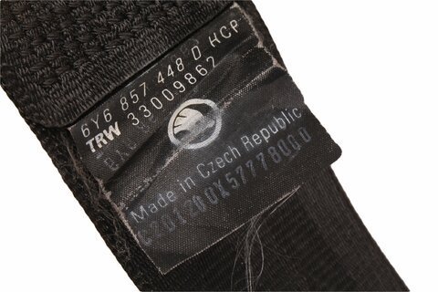 Bezpečnostný pás pravý zadný čierny -04 hatchback 6Y6857448 D/E HCP