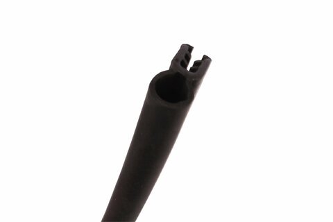 Tesnenie kapoty motora