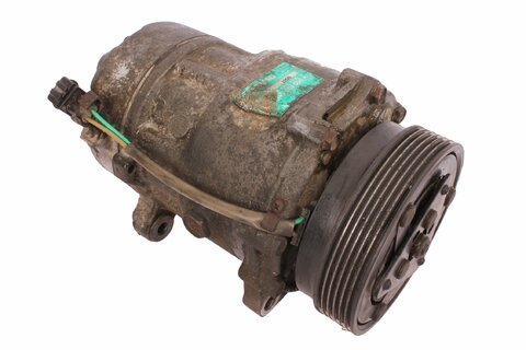 Kompresor klimatizácie hranatý konektor