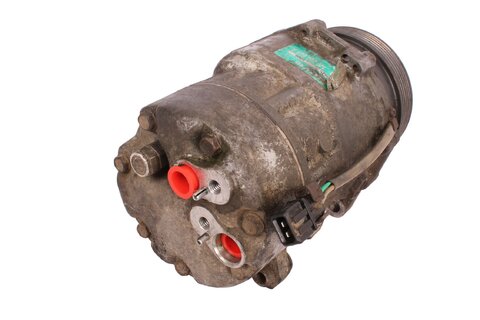 Kompresor klimatizácie hranatý konektor