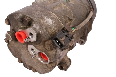 Kompresor klimatizácie hranatý konektor