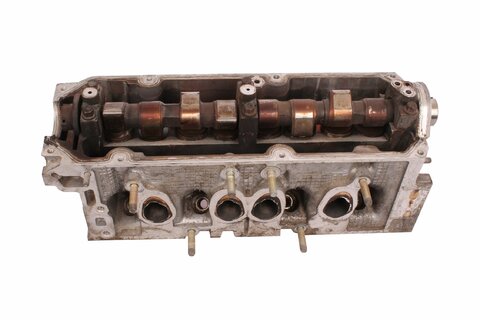 Hlava motora s ventilmi a vačkovým hriadeľom s časovaním ventilov