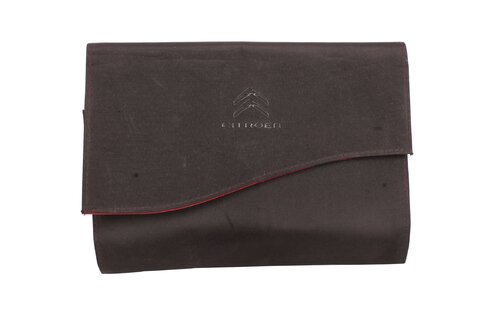 Zakladač na dokumenty k vozidlu