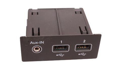 AUX a 2x USB Port Slot