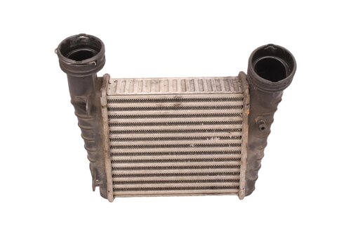 Chladič nasávaného vzduchu - intercooler 8D0145805C